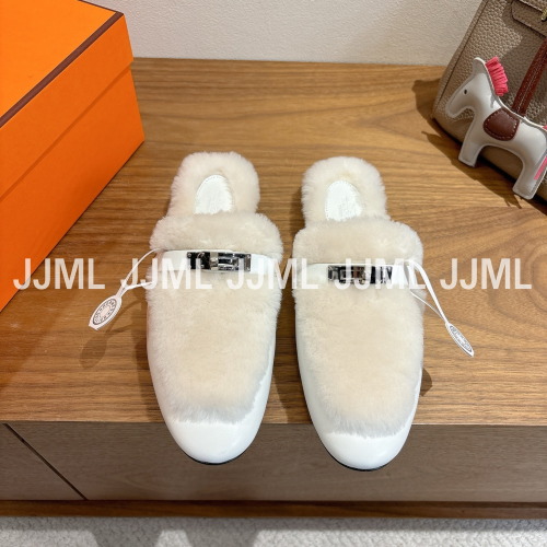 에르메스 25FW 오즈 시어링 뮬샌들 화이트