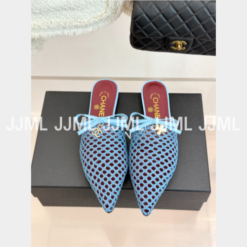 샤넬 26A 더블 C 로우 뮬 블루