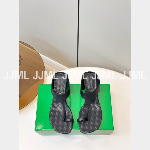 보테가베네타 리비아 인트레치아소 T스트랩 샌들 블랙