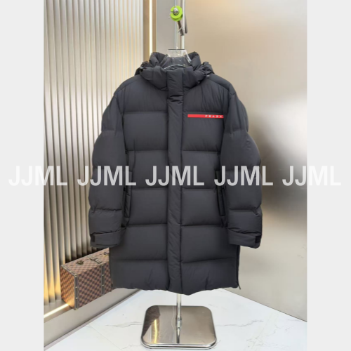 프라다 로고 패치 롱 다운 재킷 블랙