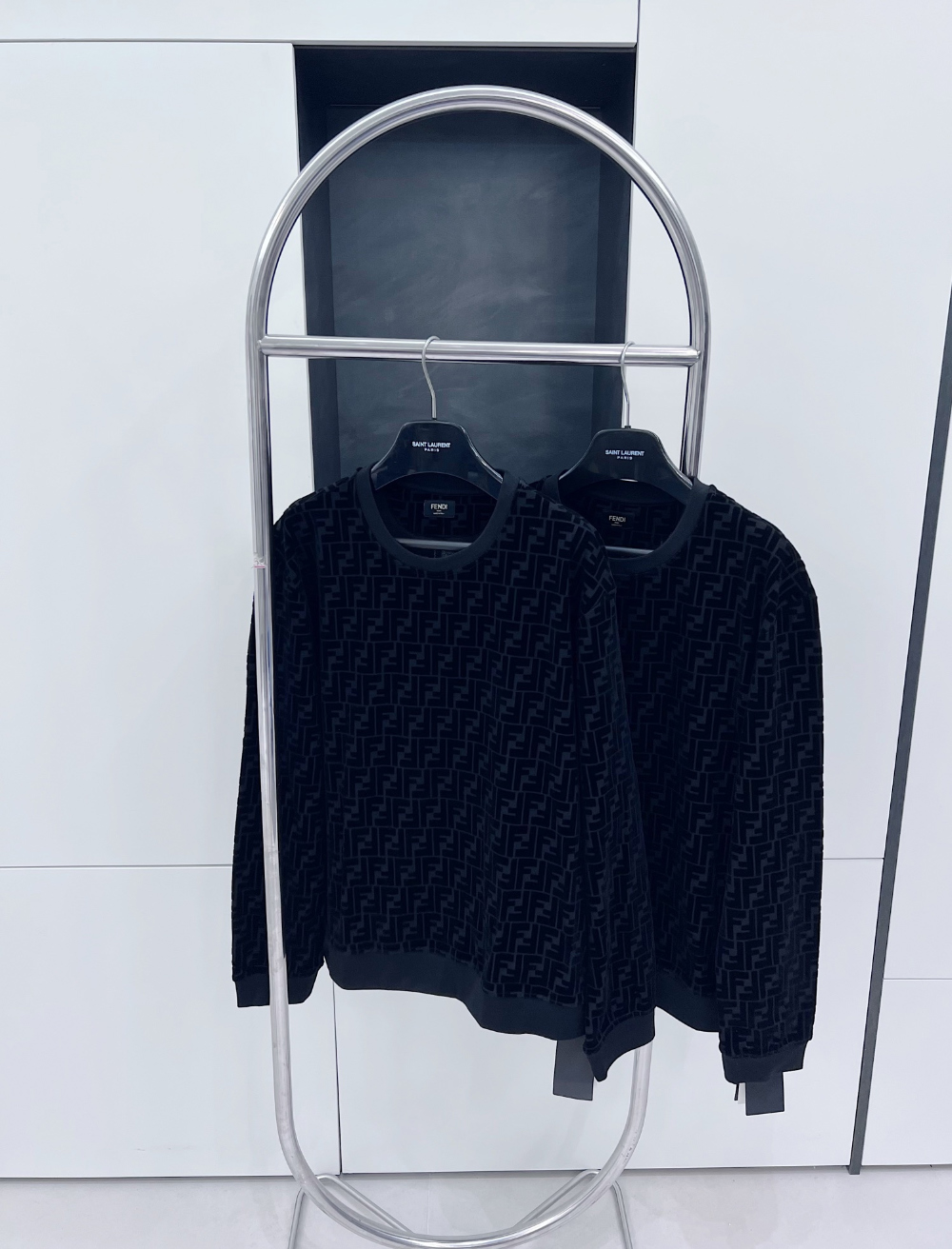 긴팔 티셔츠 차콜 색상 이미지-S31L17