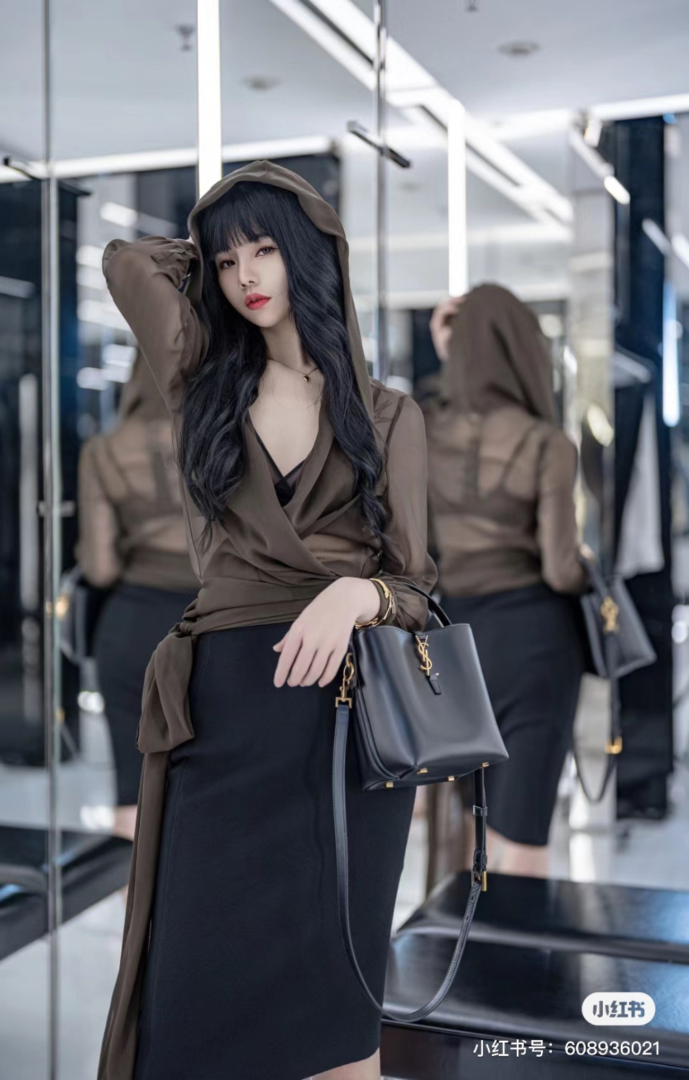 가방 모델 착용 이미지-S45L8
