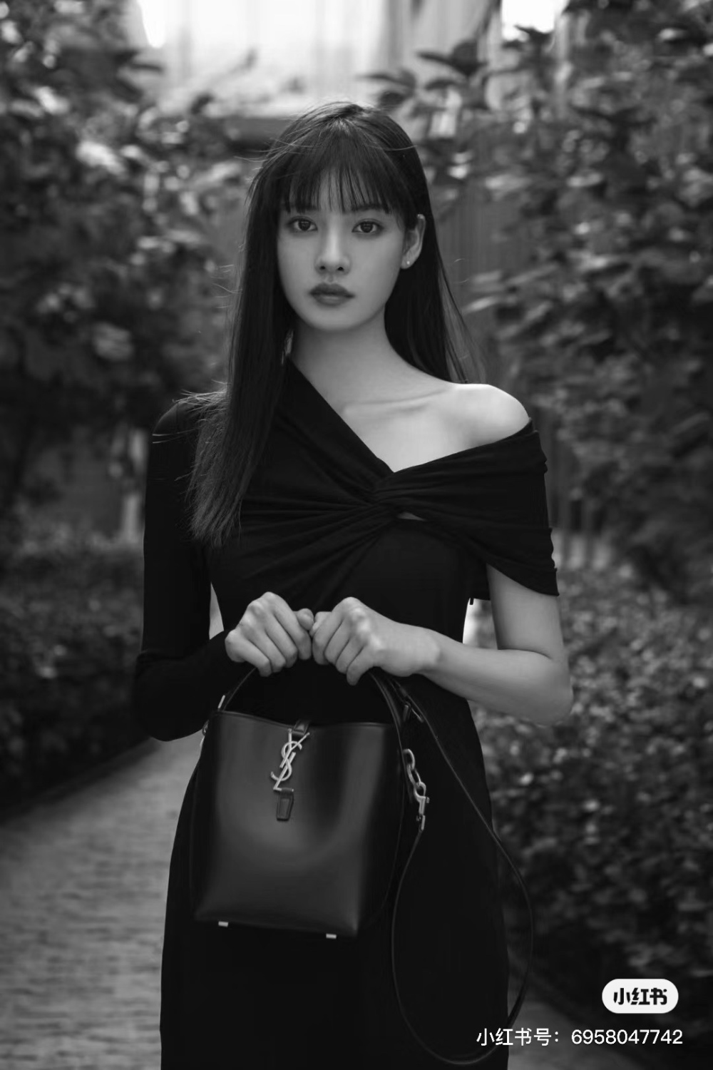 가방 모델 착용 이미지-S45L10