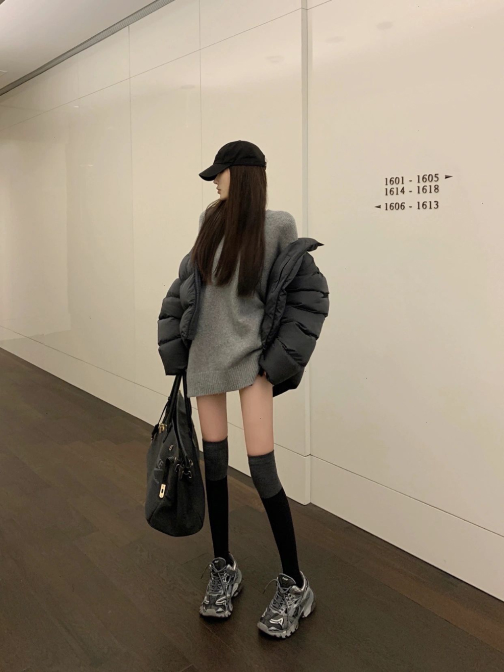 패딩 모델 착용 이미지-S174L6