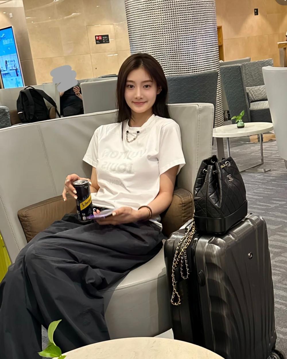 반팔 티셔츠 모델 착용 이미지-S54L27