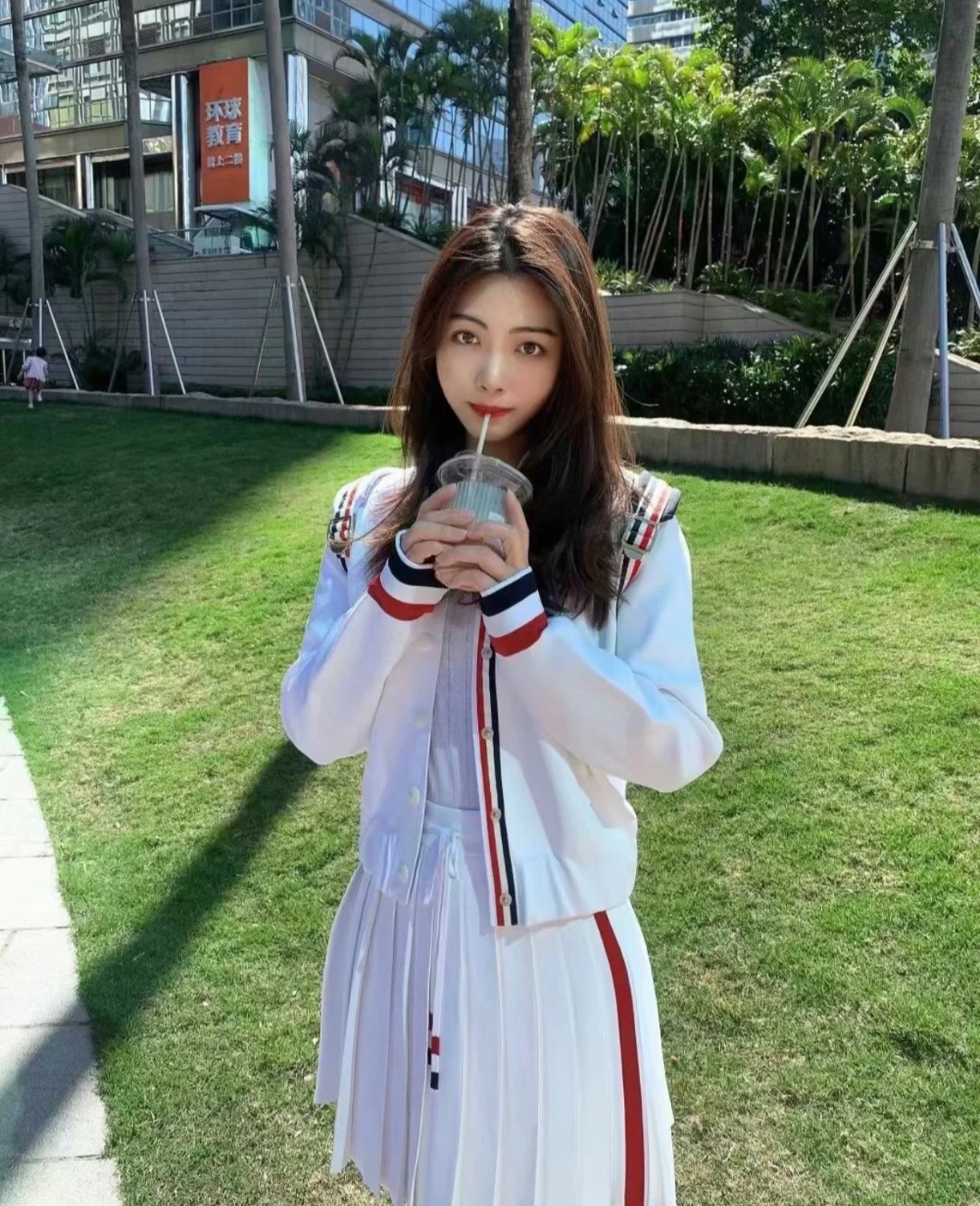 드레스 모델 착용 이미지-S892L10