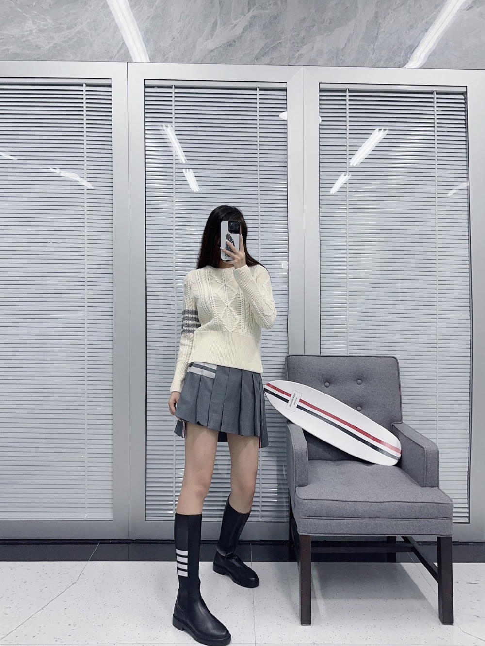 민소매 모델 착용 이미지-S23L9