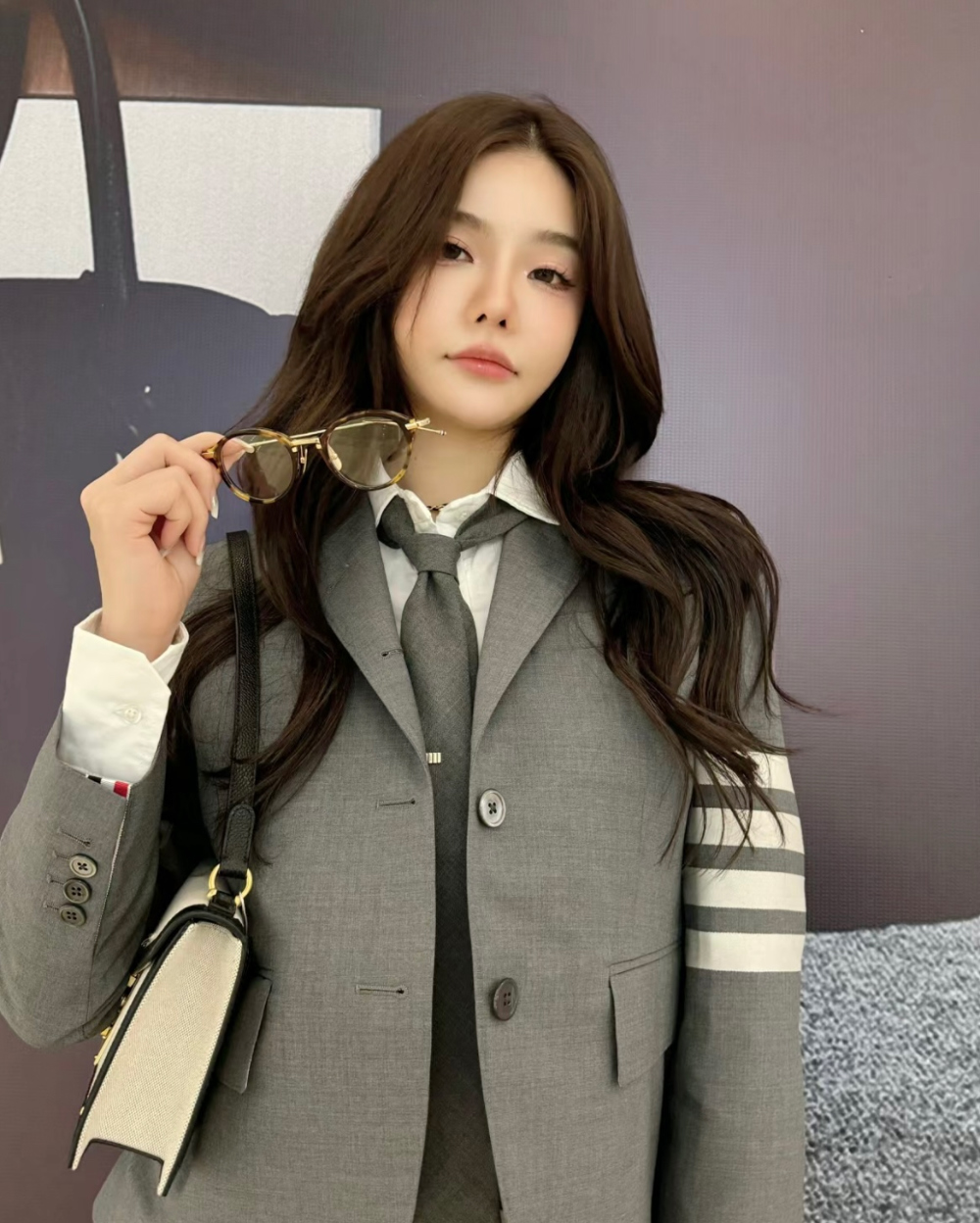 블레이저 모델 착용 이미지-S165L11